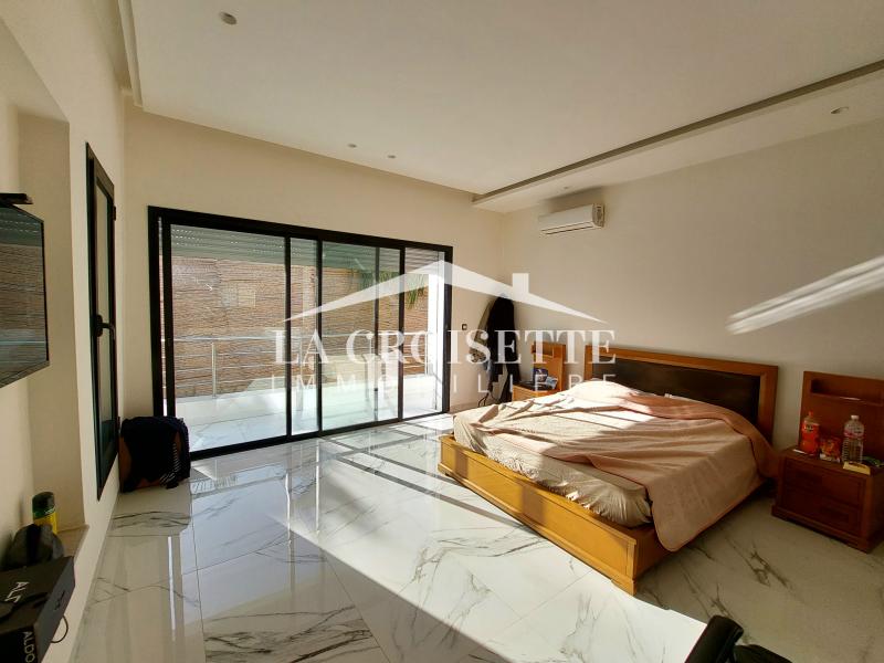 Villa S+4 avec piscine à La Soukra